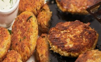 Savor the Flavor: Low-Carb Baked Salmon Cakes for Keto Diet